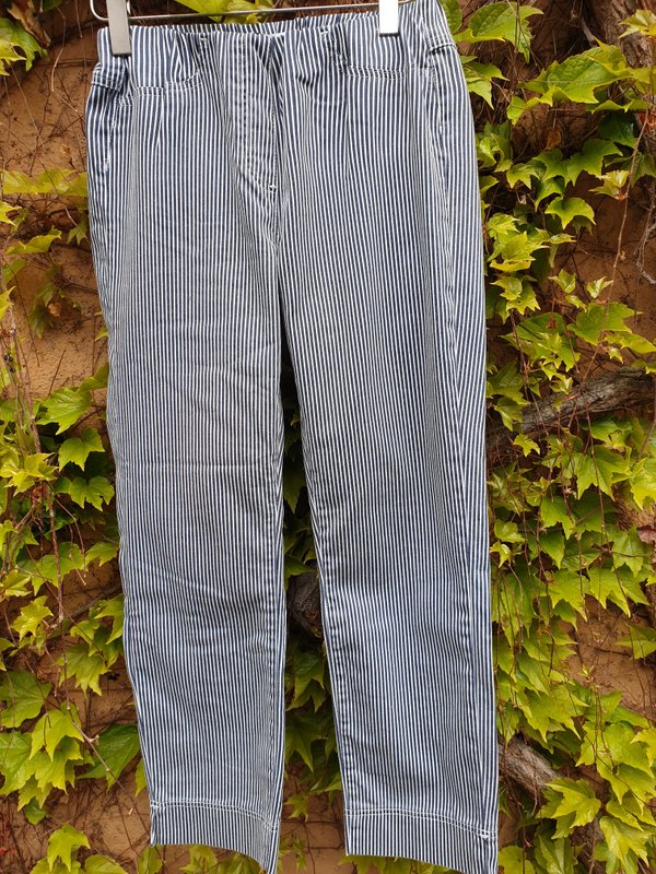Stehmannhose Igor 3-682 W 20111. Baumwollstretch vergleichbar mit Stretch-Jeansstoff, blau/weiß gestreift.